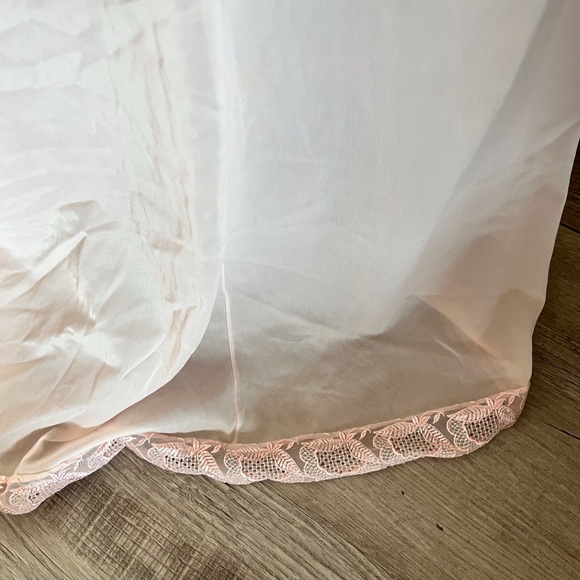 Elegant Vintage Petal Pink Lace Nightgown - Picture 5 of 14